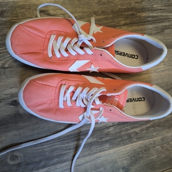 Converse coral and white lace up sneakers. Size 10 1/2 - Picture 5 of 8